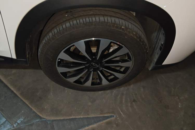 Used Chery Tiggo 8 PRO 2025 290T Two-Wheel-Drive Luxury Edition Right Front Wheel Hub