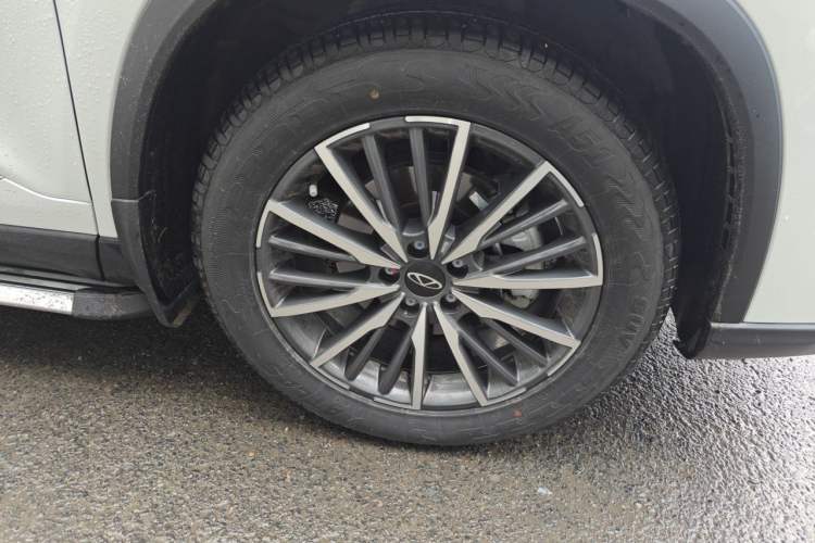 Used Chery Tiggo 8 PRO 2025 290T Two-Wheel Drive Prestige Edition Right Front Wheel Hub