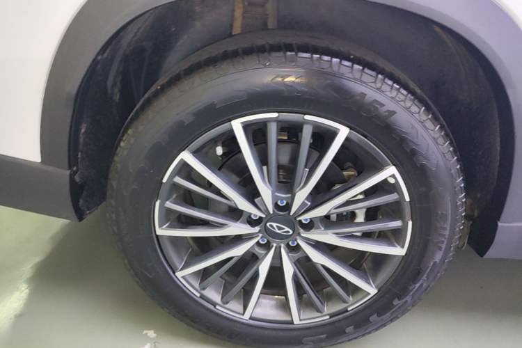 Used Chery Tiggo 8 PRO 2025 290T Two-Wheel-Drive Luxury Edition Right Rear Wheel Hub