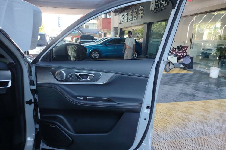 Used Chery Tiggo 8 PRO New Energy 2023 Champion Edition 1.5T 100km Glory Version Interior 3