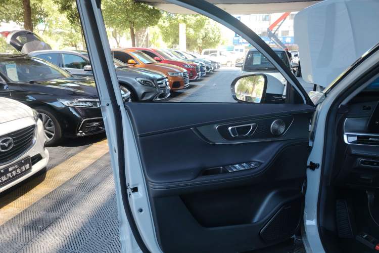 Used Chery Tiggo 8 PRO New Energy 2023 Champion Edition 1.5T 100km Glory Version Interior 5
