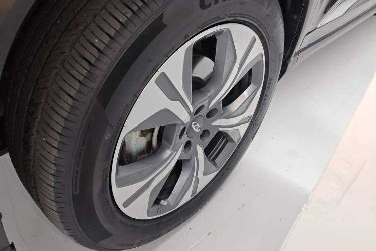 Used Chery Tiggo 8 PRO New Energy 2023 Champion Edition 1.5T 100km Glory Version Left Front Wheel Hub