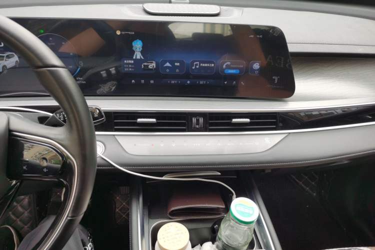 Used Chery Tiggo 8 PRO New Energy 2023 Champion Edition 1.5T 100km Glory Version Audio And AC Panel