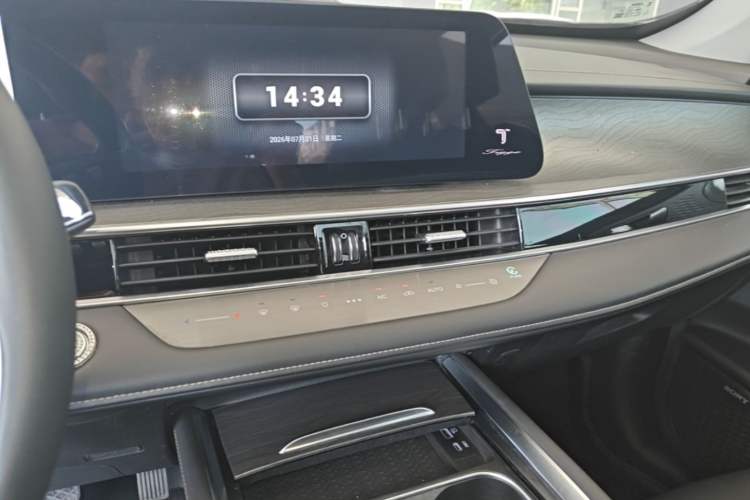 Used Chery Tiggo 8 PRO New Energy 2023 Champion Edition 1.5T 100km Glory Version Audio And AC Panel