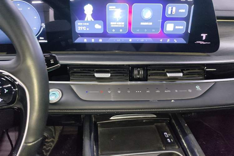Used Chery Tiggo 8 PRO New Energy 2023 Champion Edition 1.5T 100km Glory Version Audio And AC Panel