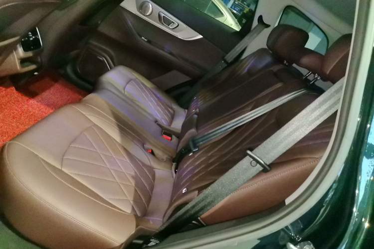 Used Chery Tiggo 8 PRO New Energy 2023 Champion Edition 1.5T 100km King's Version Left Rear Seat