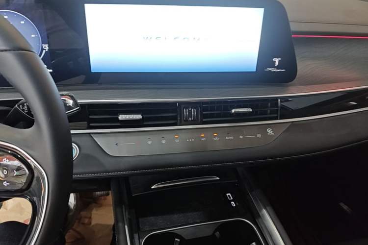 Used Chery Tiggo 8 PRO New Energy 2023 Champion Edition 1.5T 100km Glory Version Audio And AC Panel