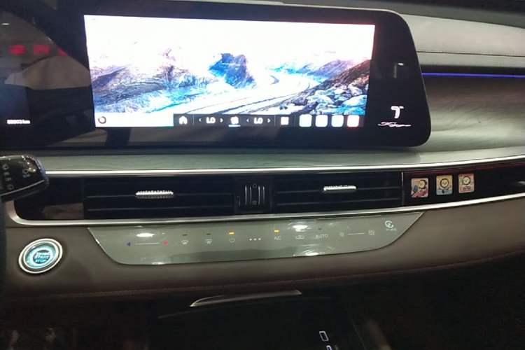 Used Chery Tiggo 8 PRO New Energy 2023 Champion Edition 1.5T 100km King's Version Audio And AC Panel