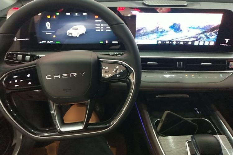 Used Chery Tiggo 8 PRO New Energy 2023 Champion Edition 1.5T 100km King's Version Center Console