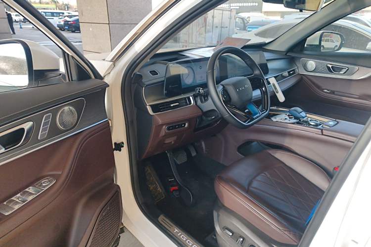 Used Chery Tiggo 8 PRO New Energy 2023 Champion Edition 1.5T 100km King's Version Interior 3