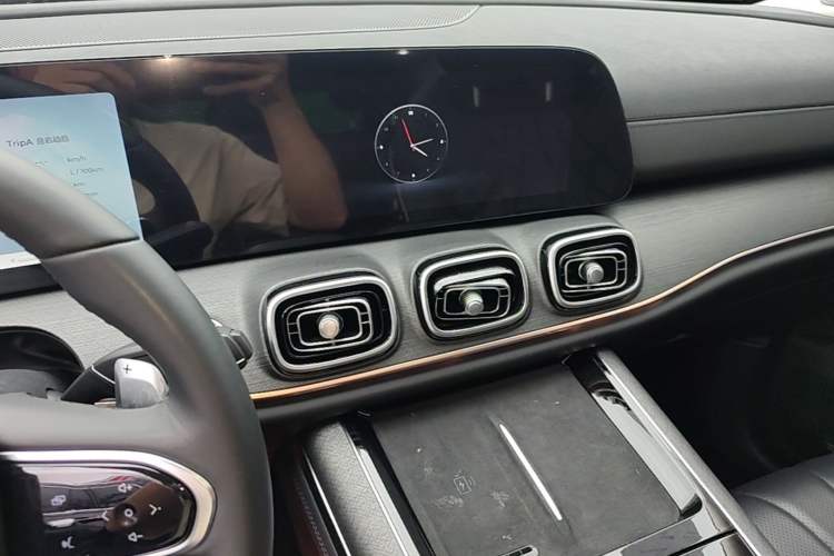 Used Chery Tiggo 9 2023 2.0T Dual-Clutch Two-Wheel Drive Luxury Edition 7 Seats Audio And AC Panel
