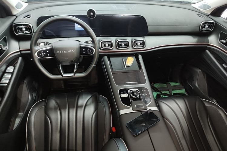 Used Chery Tiggo 9 2023 2.0T Dual-Clutch Two-Wheel Drive Luxury Edition 5 Seats Center Console
