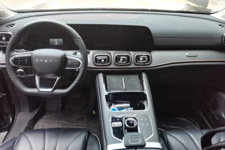 Used Chery Tiggo 9 2023 2.0T Dual-Clutch Two-Wheel Drive Luxury Edition 5 Seats Center Console