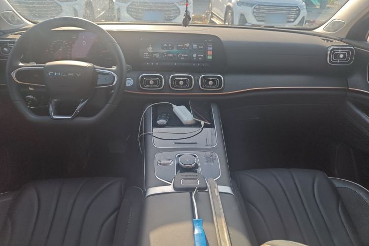 Used Chery Tiggo 9 2023 2.0T Dual-Clutch Two-Wheel Drive Luxury Edition 7 Seats Center Console