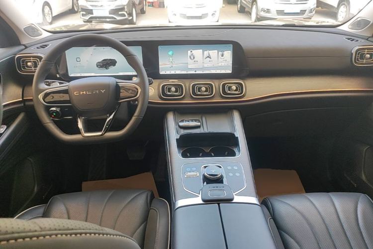 Used Chery Tiggo 9 2023 2.0T Dual-Clutch Two-Wheel Drive Luxury Edition 5 Seats Center Console