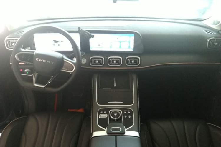 Used Chery Tiggo 9 2023 2.0T Dual-Clutch Two-Wheel Drive Luxury Edition 5 Seats Center Console