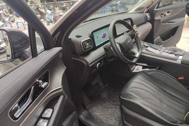 Used Chery Tiggo 9 2023 Facelift 2.0T Dual-Clutch Two-Wheel Drive Luxury Edition 5 Seats Driver Seat