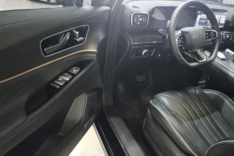 Used Chery Tiggo 9 2023 2.0T Dual-Clutch Two-Wheel Drive Leading Edition 5 Seats Driver Seat