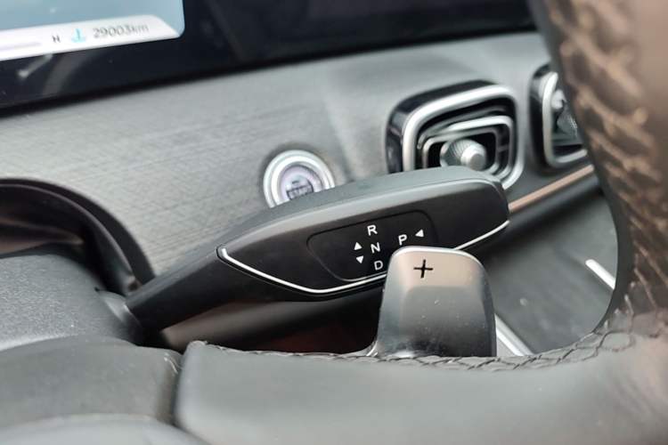 Used Chery Tiggo 9 2023 2.0T Dual-Clutch Two-Wheel Drive Luxury Edition 7 Seats Gear Lever