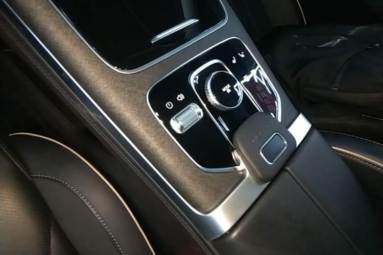Used Chery Tiggo 9 2023 2.0T Dual-Clutch Two-Wheel Drive Luxury Edition 5 Seats Gear Lever
