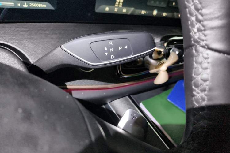 Used Chery Tiggo 9 2023 2.0T Dual-Clutch Two-Wheel Drive Luxury Edition 7 Seats Gear Lever