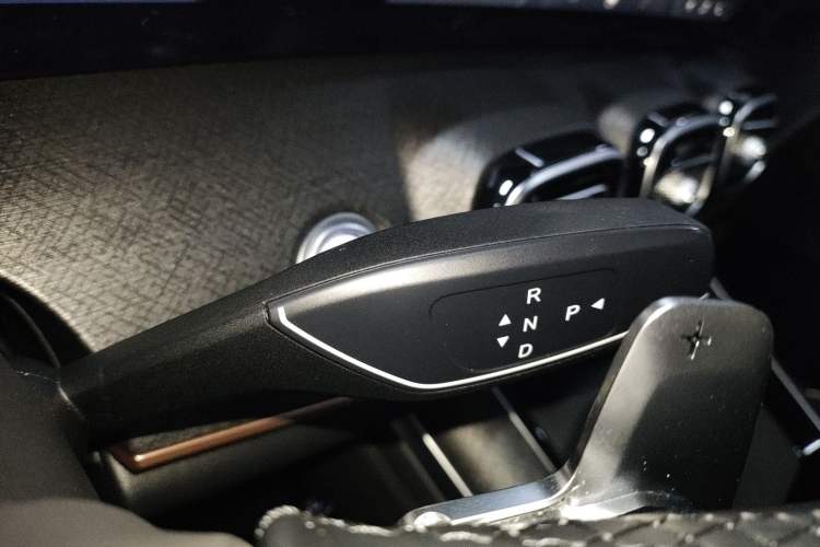Used Chery Tiggo 9 2023 2.0T Dual-Clutch Two-Wheel Drive Leading Edition 5 Seats Gear Lever