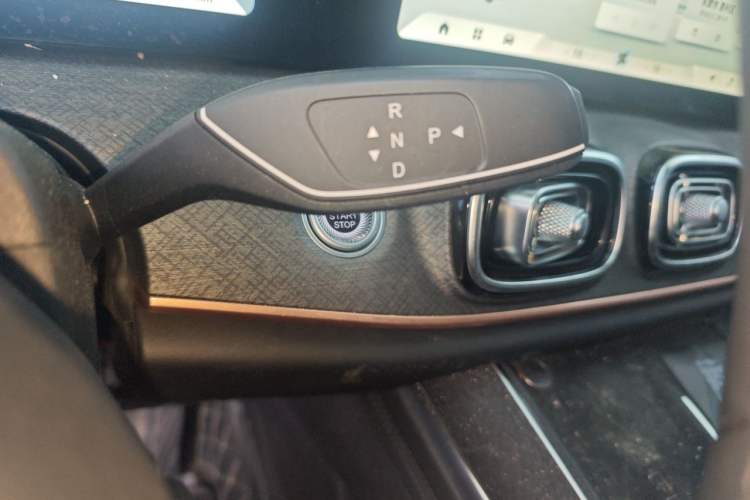 Used Chery Tiggo 9 2023 2.0T Dual-Clutch Two-Wheel Drive Luxury Edition 5 Seats Gear Lever