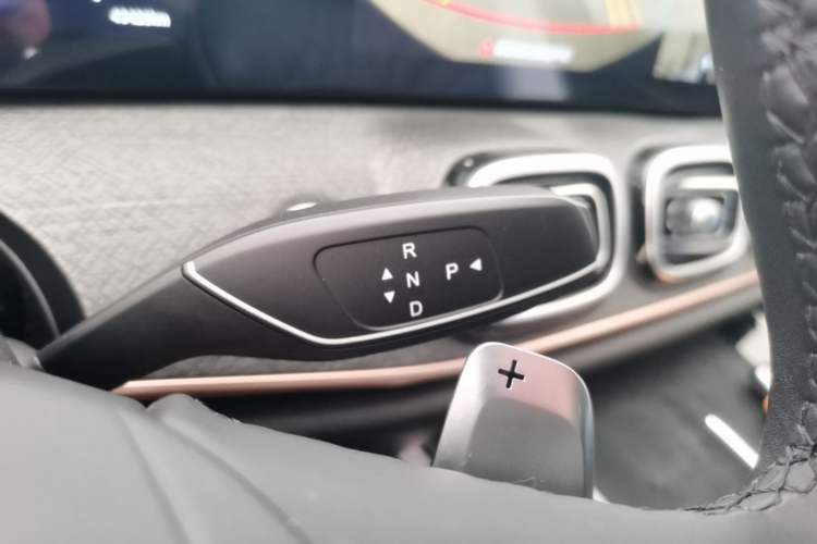 Used Chery Tiggo 9 2023 2.0T Dual-Clutch Two-Wheel Drive Luxury Edition 5 Seats Gear Lever