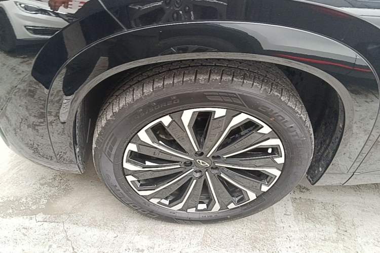 Used Chery Tiggo 9 2023 2.0T Dual-Clutch Two-Wheel Drive Luxury Edition 5 Seats Left Front Wheel Hub