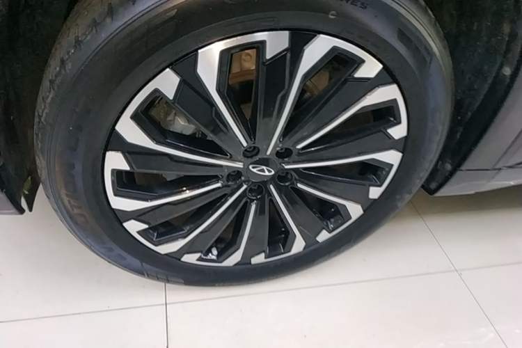 Used Chery Tiggo 9 2023 2.0T Dual-Clutch Two-Wheel Drive Luxury Edition 5 Seats Left Front Wheel Hub