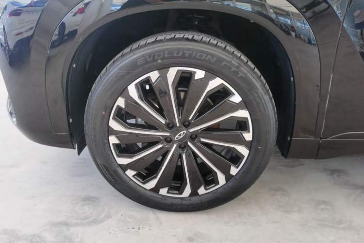 Used Chery Tiggo 9 2023 2.0T Dual-Clutch Two-Wheel Drive Luxury Edition 5 Seats Left Front Wheel Hub