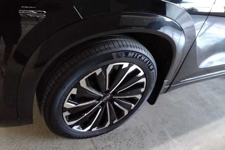 Used Chery Tiggo 9 2023 2.0T Dual-Clutch Two-Wheel Drive Prestige Version 5 Seats Left Front Wheel Hub