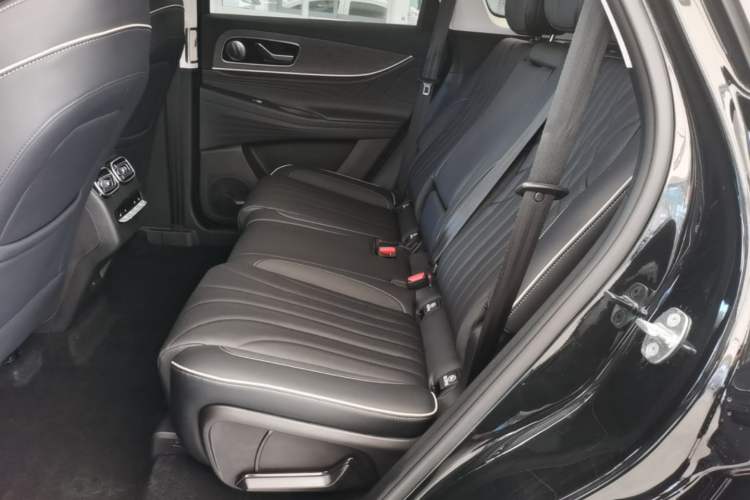 Used Chery Tiggo 9 2023 2.0T Dual-Clutch Two-Wheel Drive Luxury Edition 5 Seats Left Rear Seat