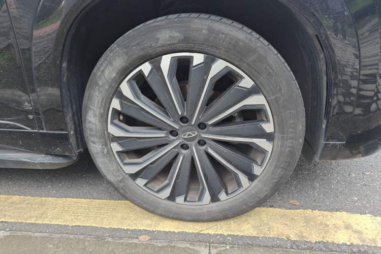 Used Chery Tiggo 9 2023 2.0T Automatic All-Wheel Drive Ultimate Edition 7-Seater Right Front Wheel Hub
