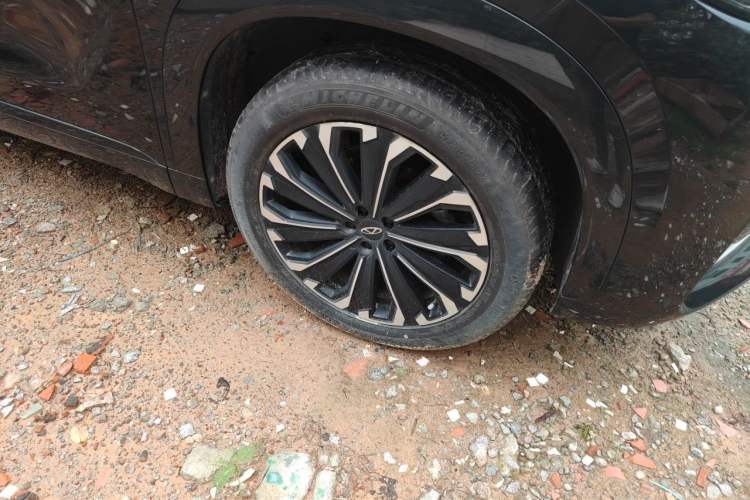 Used Chery Tiggo 9 2023 2.0T Dual-Clutch Two-Wheel Drive Prestige Version 5 Seats Right Front Wheel Hub