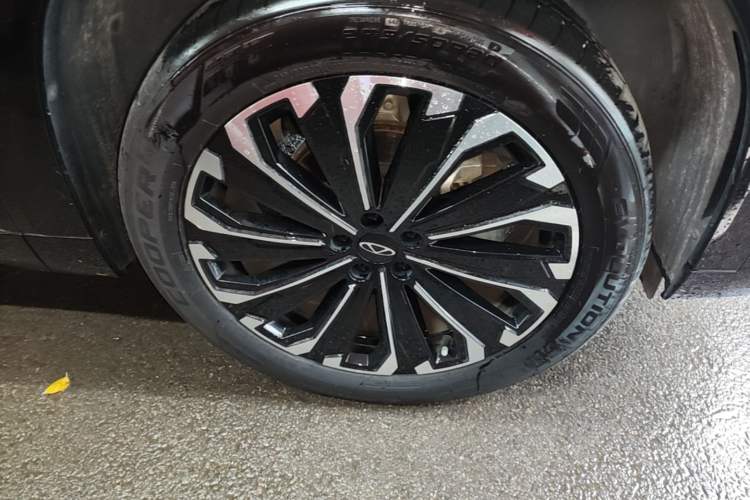 Used Chery Tiggo 9 2023 2.0T Dual-Clutch Two-Wheel Drive Luxury Edition 5 Seats Right Front Wheel Hub