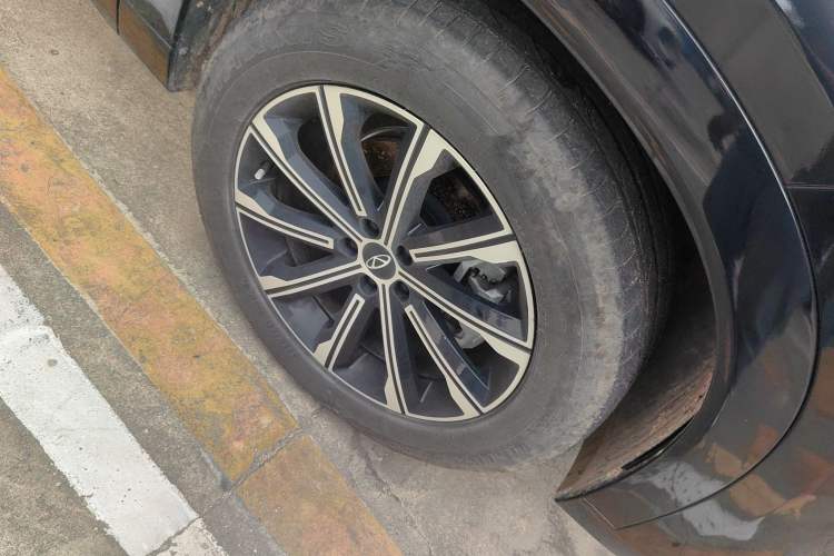Used Chery Tiggo 9 2023 2.0T Dual-Clutch Two-Wheel Drive Leading Edition 5 Seats Right Front Wheel Hub