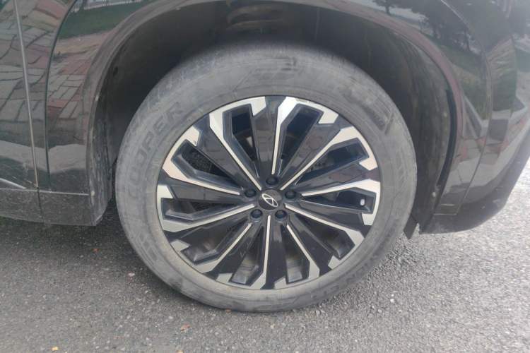 Used Chery Tiggo 9 2023 2.0T Dual-Clutch Two-Wheel Drive Luxury Edition 5 Seats Right Front Wheel Hub