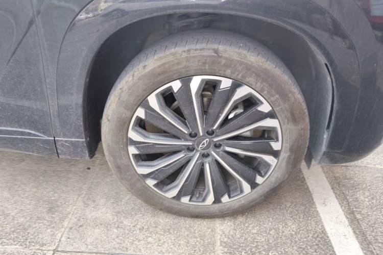 Used Chery Tiggo 9 2023 2.0T Dual-Clutch Two-Wheel Drive Luxury Edition 5 Seats Right Front Wheel Hub