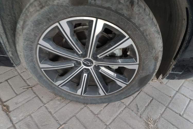 Used Chery Tiggo 9 2023 2.0T Dual-Clutch Two-Wheel Drive Leading Edition 5 Seats Right Front Wheel Hub