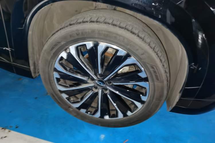 Used Chery Tiggo 9 2023 2.0T Dual-Clutch Two-Wheel Drive Luxury Edition 5 Seats Right Front Wheel Hub
