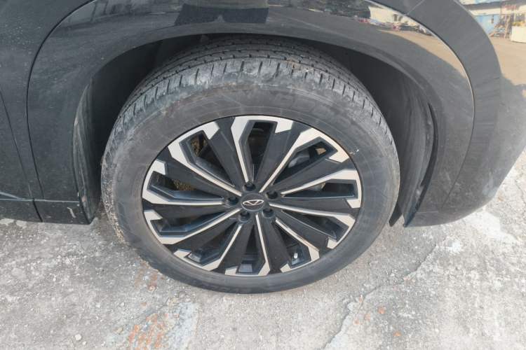 Used Chery Tiggo 9 2023 2.0T Automatic Two-Wheel Drive Luxury Edition 5 Seats Right Front Wheel Hub