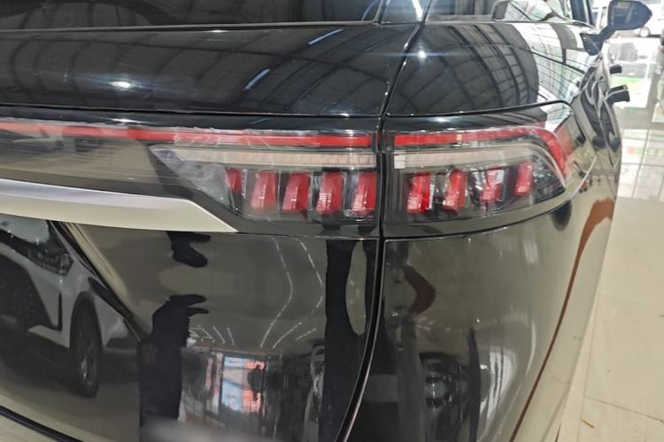 Used Chery Tiggo 9 2023 2.0T Dual-Clutch Two-Wheel Drive Luxury Edition 7 Seats Right Rear Taillight