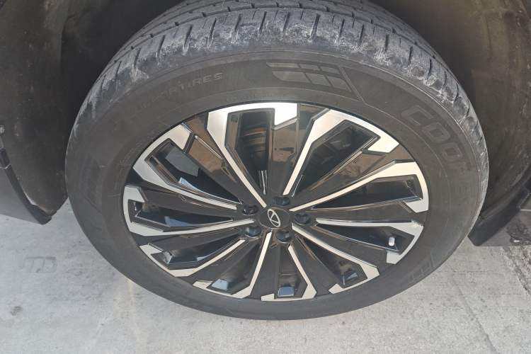 Used Chery Tiggo 9 2023 2.0T Dual-Clutch Two-Wheel Drive Luxury Edition 7 Seats Right Rear Wheel Hub