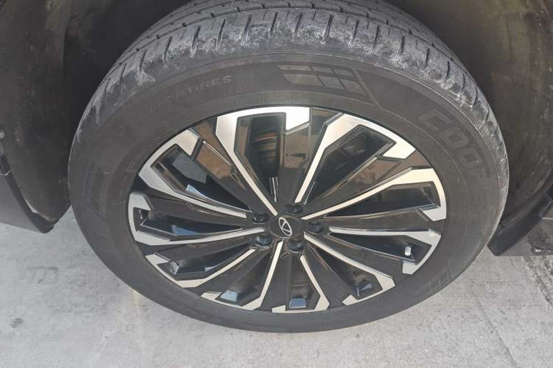 Used Chery Tiggo 9 2023 2.0T Dual-Clutch Two-Wheel Drive Luxury Edition 7 Seats Right Rear Wheel Hub