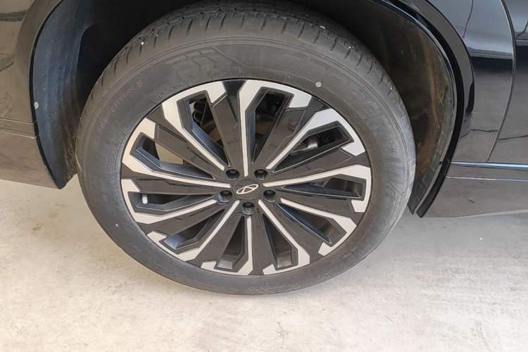 Used Chery Tiggo 9 2023 2.0T Dual-Clutch Two-Wheel Drive Luxury Edition 5 Seats Right Rear Wheel Hub