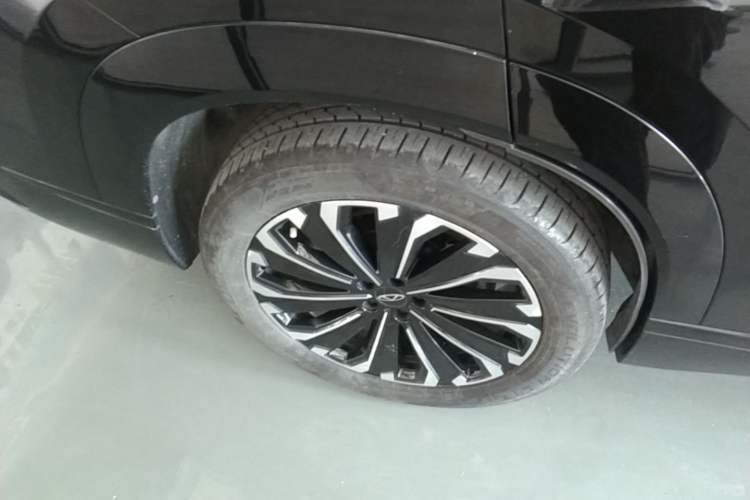 Used Chery Tiggo 9 2023 2.0T Dual-Clutch Two-Wheel Drive Luxury Edition 5 Seats Right Rear Wheel Hub