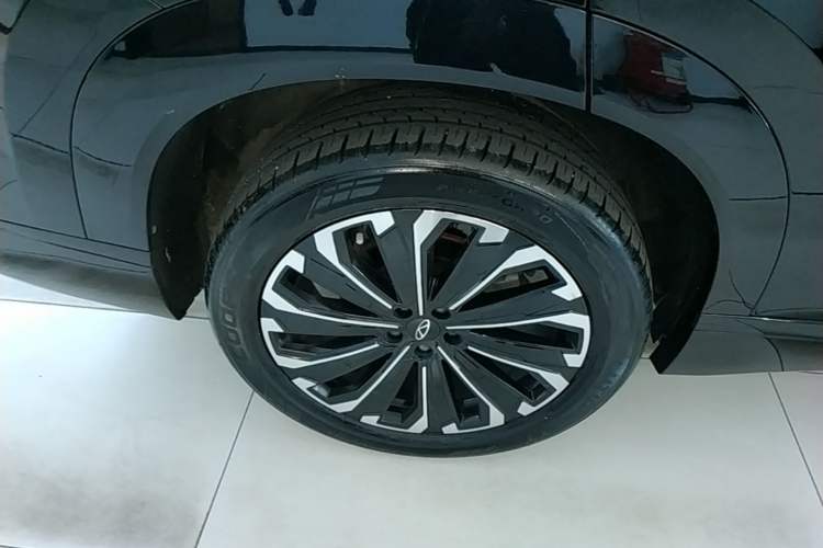 Used Chery Tiggo 9 2023 2.0T Automatic Two-Wheel Drive Luxury Version 7 Seats Right Rear Wheel Hub