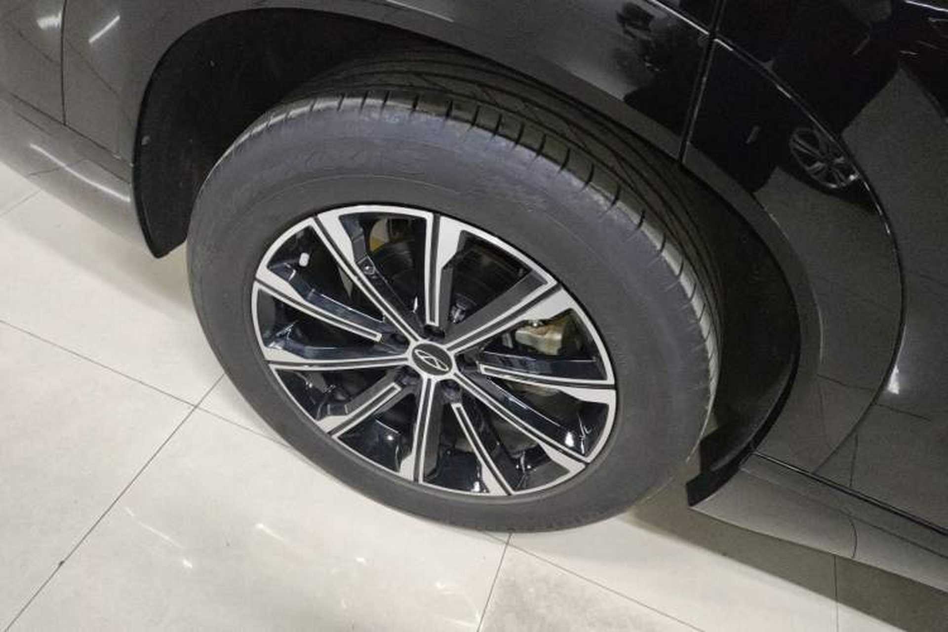 Used Chery Tiggo 9 2023 2.0T Dual-Clutch Two-Wheel Drive Leading Edition 5 Seats Right Rear Wheel Hub