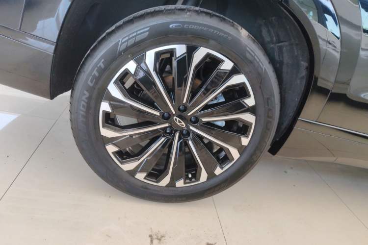 Used Chery Tiggo 9 2023 2.0T Dual-Clutch Two-Wheel Drive Luxury Edition 7 Seats Right Rear Wheel Hub